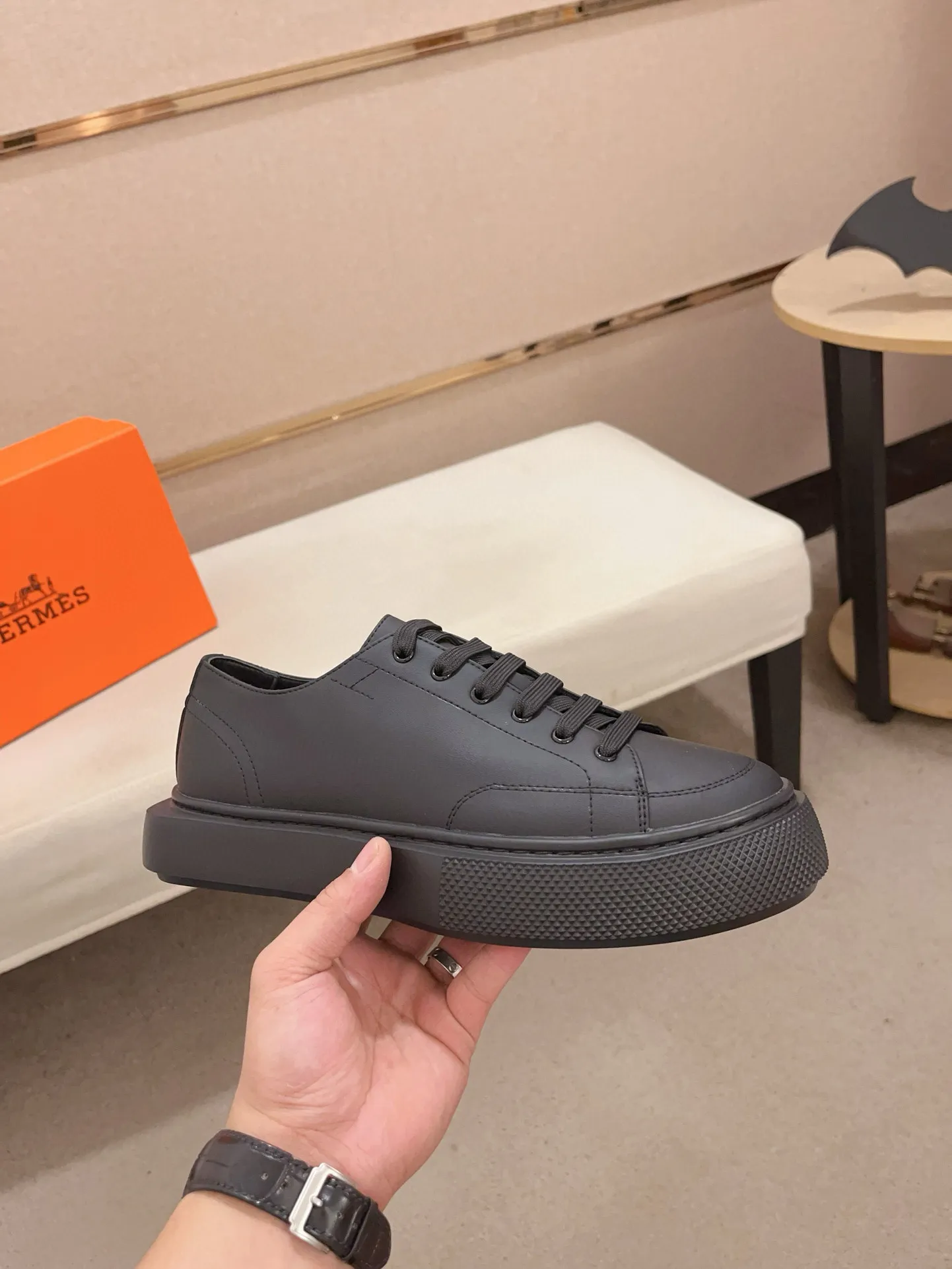 Men's clothing and shoes💰: 442💰《HERMES》【Classic original single version】Hermès; top 🔝purchase agent🔍🔍men's latest 🇺🇸 counter sales simultaneously, imported from Italy original ▲▲cowhide ▲▲ (high-end, nobility, class) ) Exquisite workmanship (Italian 🇮🇹 imported water-dyed 🐂 cowhide lining) sole: original sole provided by the original factory, ⚠️exclusive double-layer activity·TPR·rubber·combined molded outsole; super comfortable·wear-resistant·non-slip·environmental protection The real thing is more beautiful if you take the real thing (high quality, follow the order). You can enter and exit the counter at will * Number of yards: 38-44 (45 can be customized and cannot be returned or exchanged)